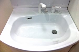 洗面台の排水管つまり除去の料金や、洗面台の水漏れ修理の費用まとめ