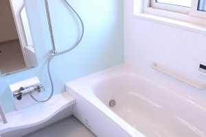 風呂場が臭い5つの原因と対処法！手軽にできる排水溝の掃除方法とは