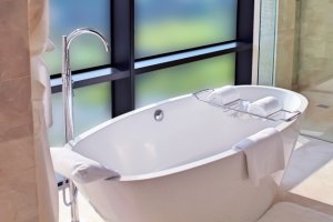 浴槽のひび割れ修理・補修方法と費用｜形式や材質によって異なります