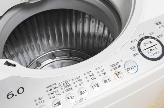 洗濯機の給水口から水漏れ｜水漏れ箇所別の原因・自分でできる対処法