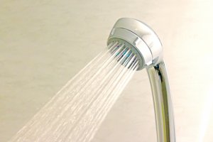 シャワーの修理方法｜水漏れと温度調整不具合の原因と修理手順を紹介
